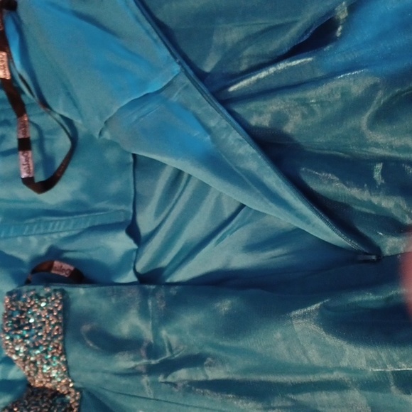 DALIA, BEAUTIFUL CINDERELLA TYPE DRESS, LOTS OF BEADING, LOTS OF LAYERING. - Picture 12 of 12